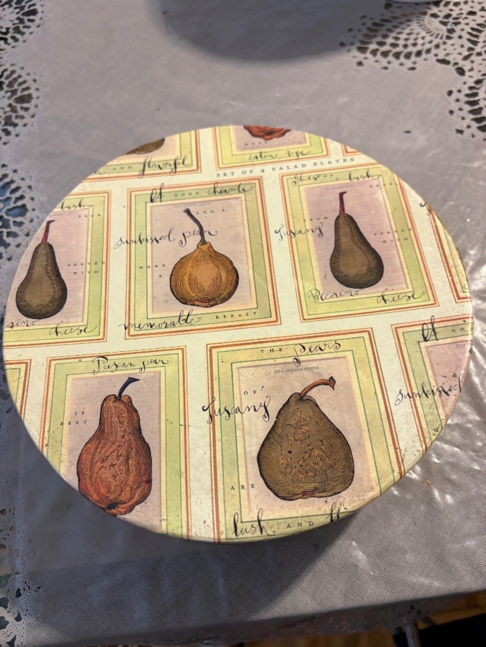 Desert dishes with 🇮🇹 words and pear 🍐 designs
